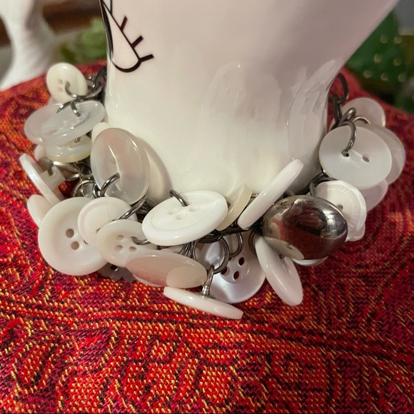 💰3/$15❤️ Up-cycled antique button bracelet - Picture 1 of 6